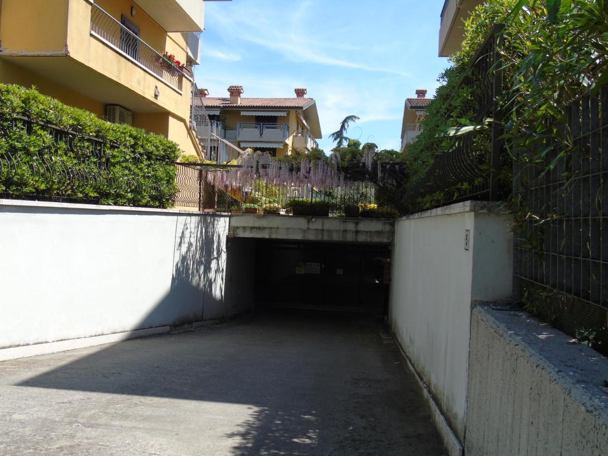 סירמיונה Discovery Flat With Pool & Bikes מראה חיצוני תמונה
