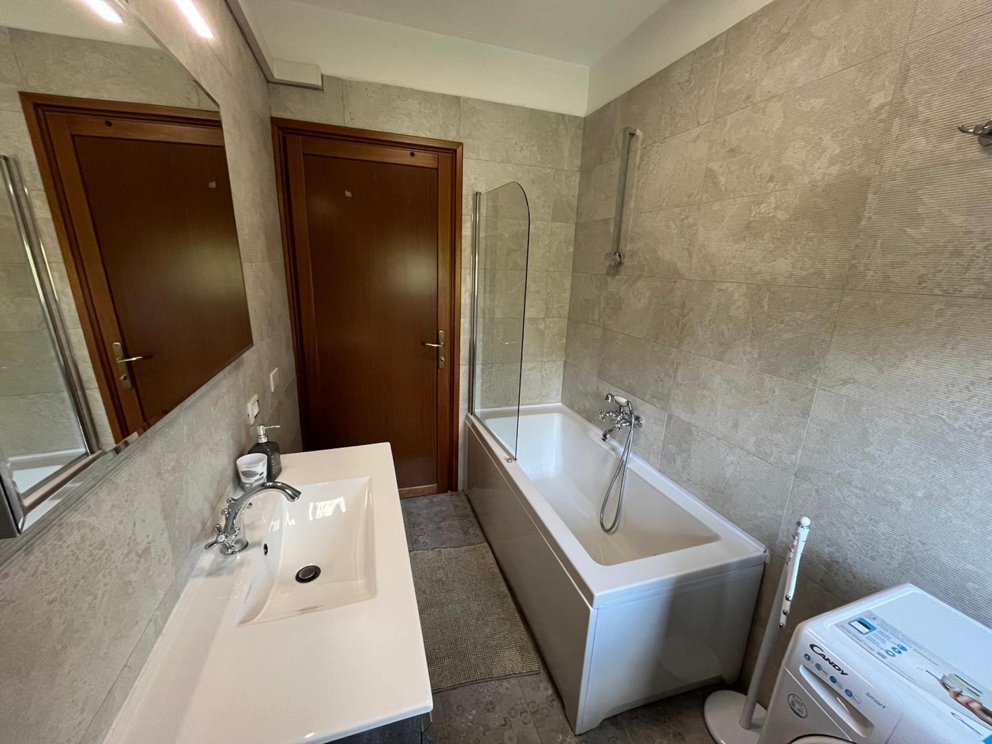 סירמיונה Discovery Flat With Pool & Bikes מראה חיצוני תמונה